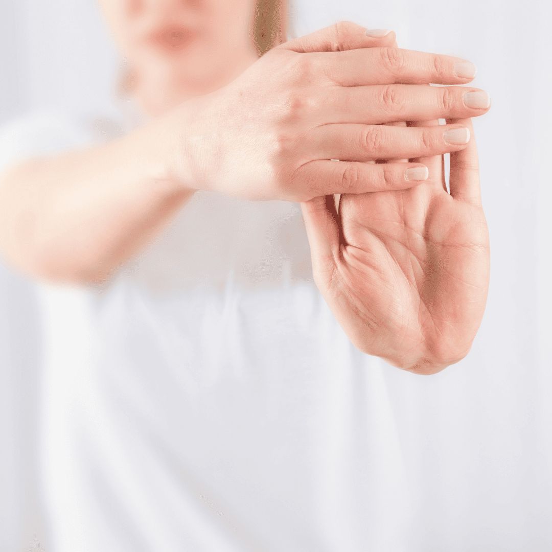 指を反らすストレッチ