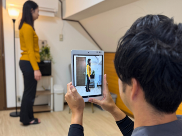 背部痛　姿勢チェック